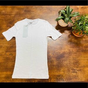 Kotn • Fitted Crew • White